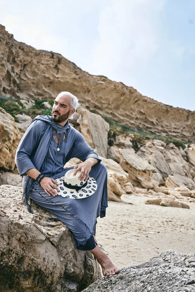 טוניקה אפורה קצרה לגבר